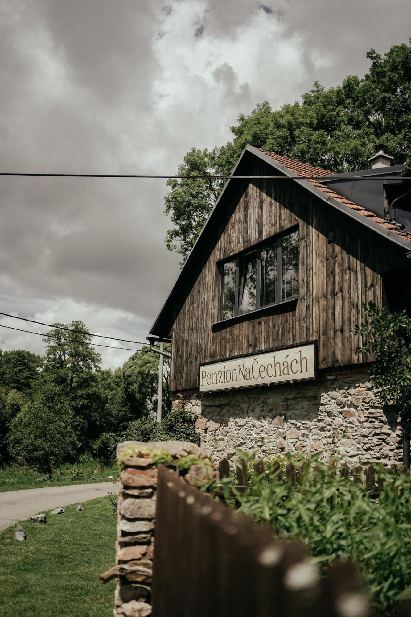Hotel Restaurant A Penzion Na Cechach Korouhev Exteriér fotografie