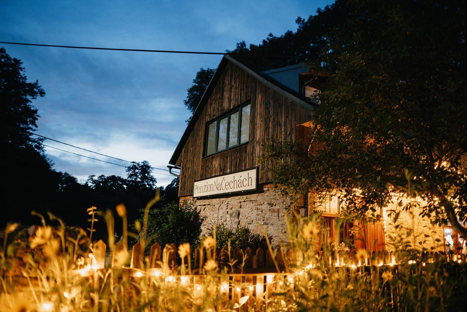 Hotel Restaurant A Penzion Na Cechach Korouhev Exteriér fotografie