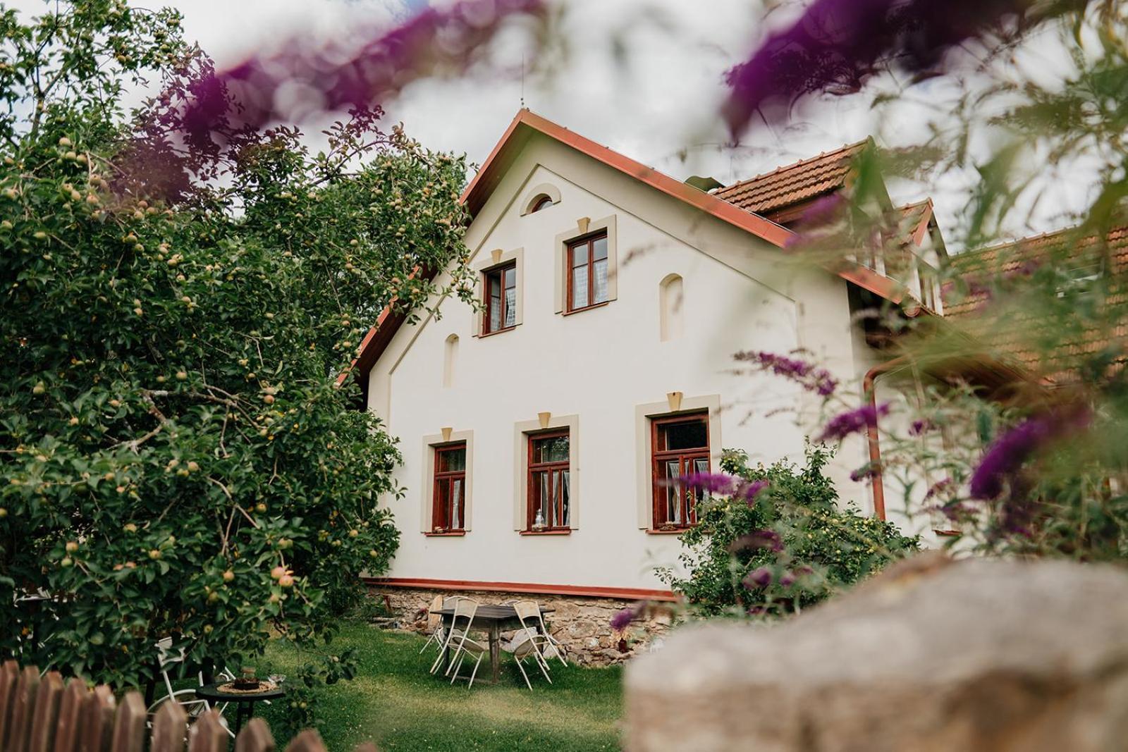 Hotel Restaurant A Penzion Na Cechach Korouhev Exteriér fotografie